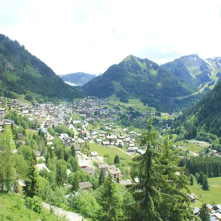 In Near Lifts & Views * Châtel